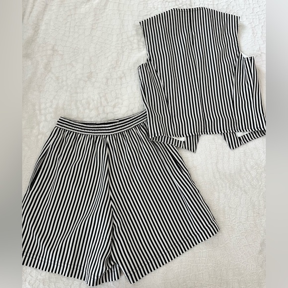 VINTAGE 90s vest and high waisted shorts set w vertical white and black stripes - Picture 3 of 15